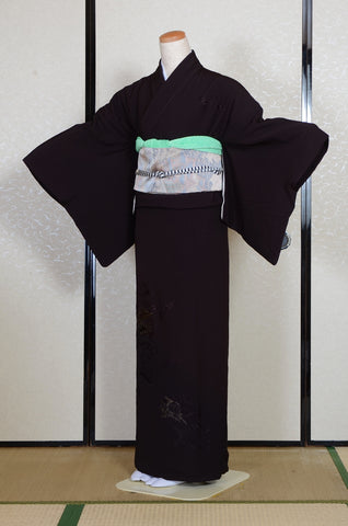 Japanese kimono. kimono for women. kimono female. houmongi kimono. tsukesage kimono.irotomesode.
