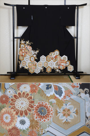 Japanese kimono. kimono for women. kimono female. black formal kimono. 