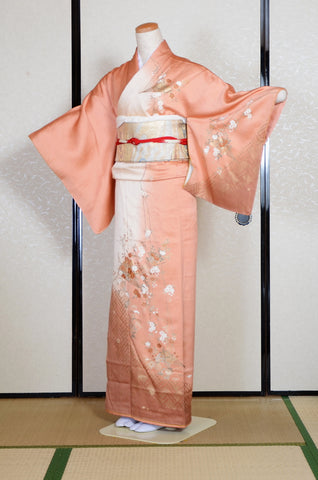 Japanese kimono. kimono for women. kimono female. houmongi kimono. tsukesage kimono.