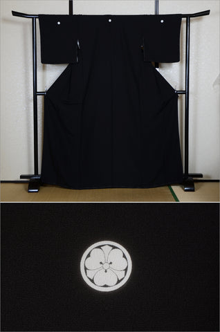 Japanese kimono. kimono for women. kimono female. black formal kimono. 