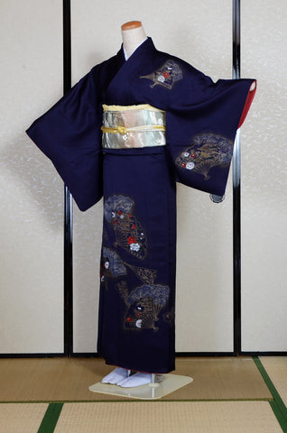 Japanese kimono. kimono for women. kimono female. houmongi kimono. tsukesage kimono.