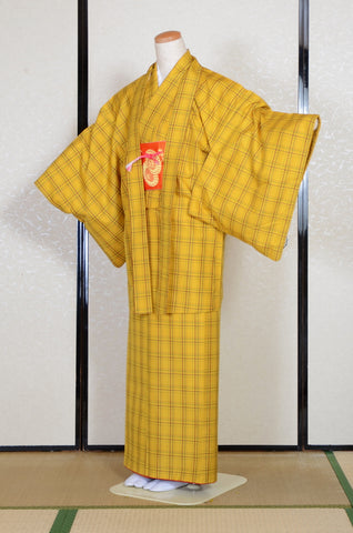 Japanese kimono. kimono for women. kimono female. komon kimono. muji kimono.tsumugi kimono.