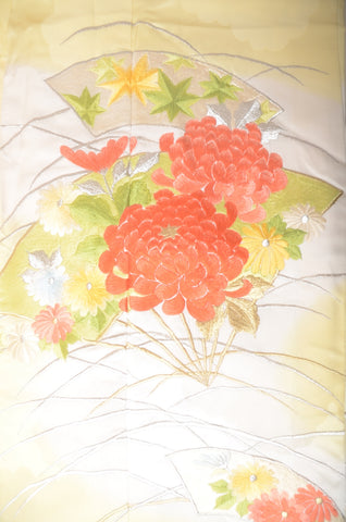 Furisode kimono. Long sleeved kimono. Japanese kimono. maiko kimono. geisha kimono.