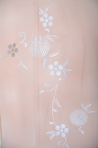 Japanese kimono. kimono for women. kimono female. houmongi kimono. tsukesage kimono.irotomesode.