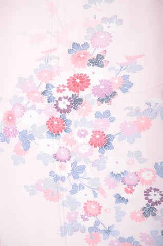 Japanese kimono. kimono for women. kimono female. houmongi kimono. tsukesage kimono.irotomesode.