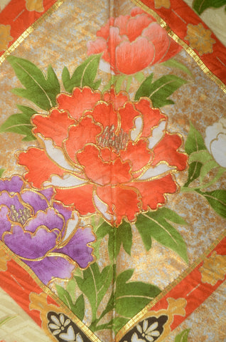 Furisode kimono. Long sleeved kimono. Japanese kimono. maiko kimono. geisha kimono.