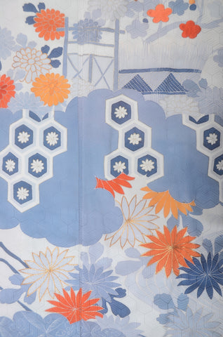 Furisode kimono. Long sleeved kimono. Japanese kimono. maiko kimono. geisha kimono.