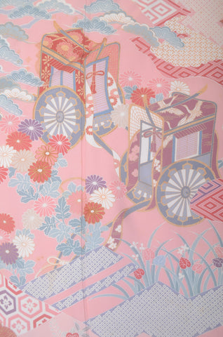 Furisode kimono. Long sleeved kimono. Japanese kimono. maiko kimono. geisha kimono.