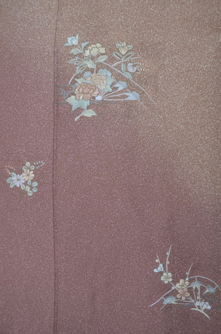 Japanese kimono. kimono for women. kimono female. houmongi kimono. tsukesage kimono.irotomesode.