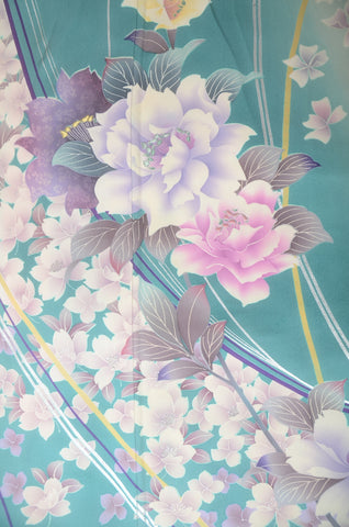 Furisode kimono. Long sleeved kimono. Japanese kimono. maiko kimono. geisha kimono.