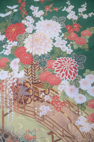 Furisode kimono. Long sleeved kimono. Japanese kimono. maiko kimono. geisha kimono.