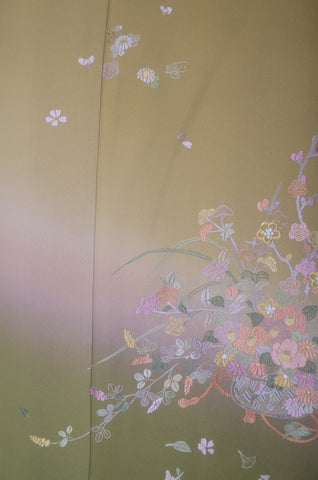 Japanese kimono. kimono for women. kimono female. houmongi kimono. tsukesage kimono.