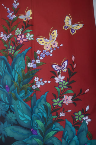 Furisode kimono. Long sleeved kimono. Japanese kimono. maiko kimono. geisha kimono.