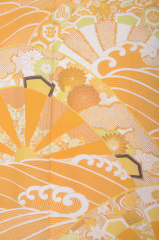 Furisode kimono. Long sleeved kimono. Japanese kimono. maiko kimono. geisha kimono.