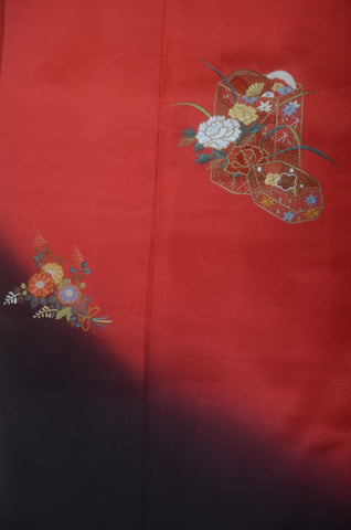 Furisode kimono. Long sleeved kimono. Japanese kimono. maiko kimono. geisha kimono.