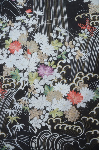 Japanese kimono. kimono for women. kimono female. komon kimono. muji kimono.tsumugi kimono.