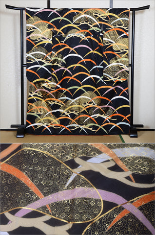 Furisode kimono. Long sleeved kimono. Japanese kimono. maiko kimono. geisha kimono.