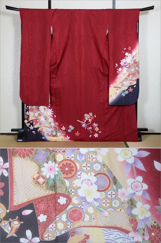Furisode kimono. Long sleeved kimono. Japanese kimono. maiko kimono. geisha kimono.