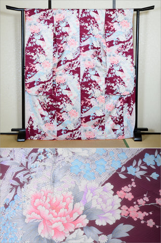 Furisode kimono. Long sleeved kimono. Japanese kimono. maiko kimono. geisha kimono.