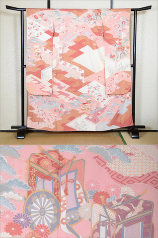 Furisode kimono. Long sleeved kimono. Japanese kimono. maiko kimono. geisha kimono.