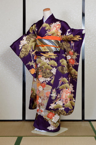 Furisode kimono. Long sleeved kimono. Japanese kimono. Japanese women obi belt. Tradiitonal obi. pre-tied obi. Obi age. Obi jime. kimono accessories.