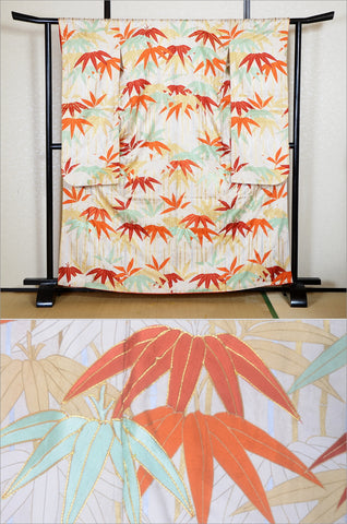 Furisode kimono. Long sleeved kimono. Japanese kimono. maiko kimono. geisha kimono.