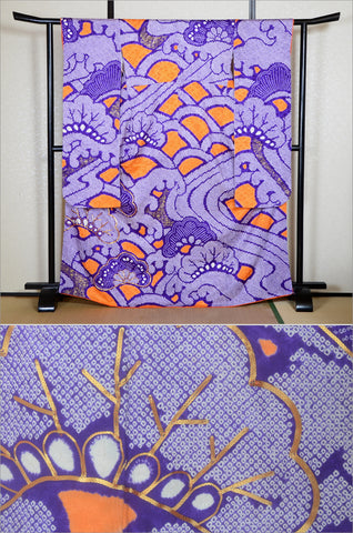 Furisode kimono. Long sleeved kimono. Japanese kimono. maiko kimono. geisha kimono.