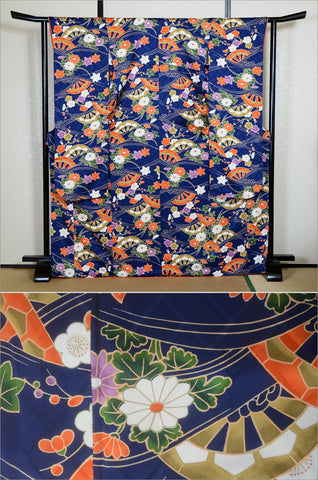 Furisode kimono. Long sleeved kimono. Japanese kimono. maiko kimono. geisha kimono.