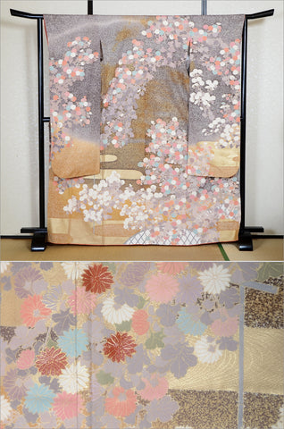 Furisode kimono. Long sleeved kimono. Japanese kimono. maiko kimono. geisha kimono.