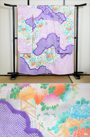 Furisode kimono. Long sleeved kimono. Japanese kimono. maiko kimono. geisha kimono.