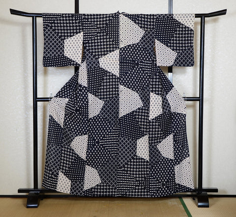 Archive Yukata – Traditional Pattern (Women / One of a Kind) W-AT #29