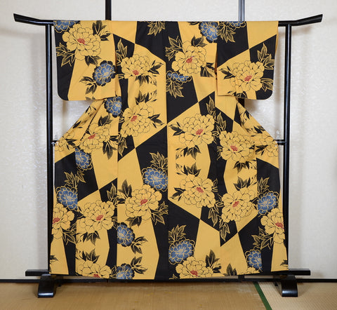 Archive Yukata – Traditional Pattern (Women / One of a Kind) W-AT #55