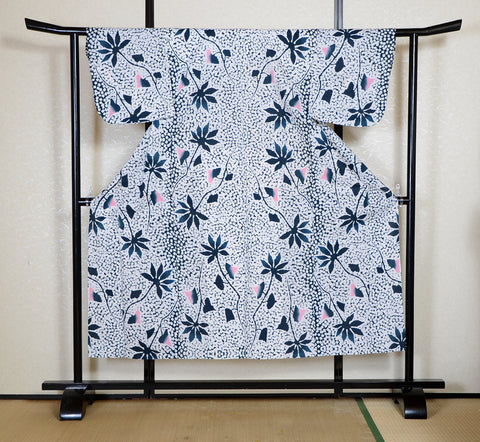 Archive Yukata – Traditional Pattern (Women / One of a Kind) W-AT #95