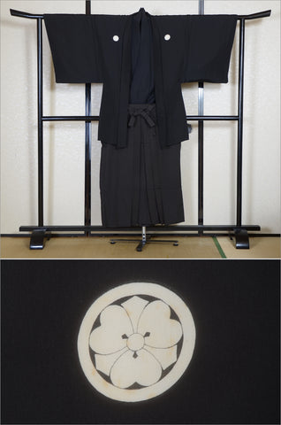 men kimono. Japanese kimono for men. montsuki hakama. kimono jacket hakama set. kimono and jacket and hakama.