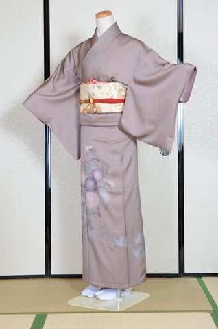 Japanese kimono. kimono for women. kimono female. houmongi kimono. tsukesage kimono.