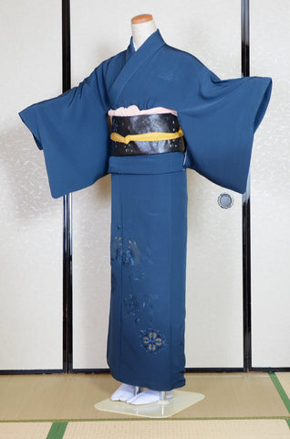 Japanese kimono. kimono for women. kimono female. houmongi kimono. tsukesage kimono.