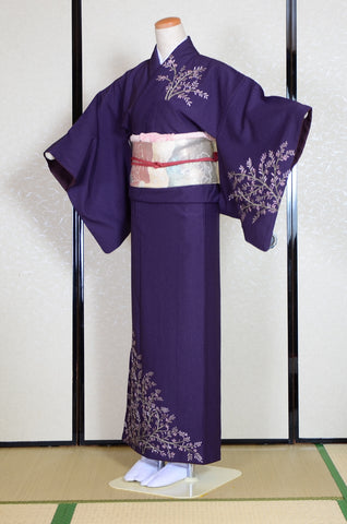 Japanese kimono. kimono for women. kimono female. houmongi kimono. tsukesage kimono.