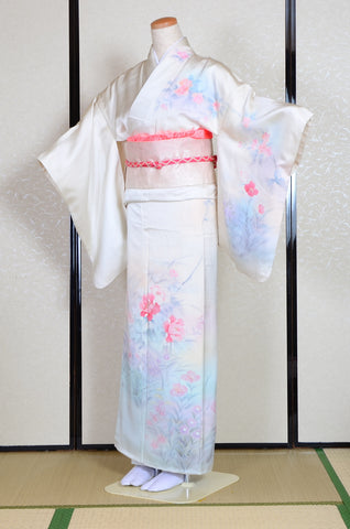 Japanese kimono. kimono for women. kimono female. houmongi kimono. tsukesage kimono.