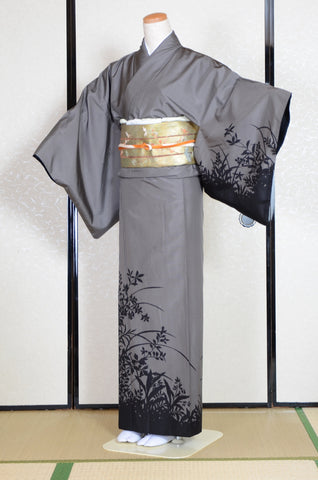Japanese kimono. kimono for women. kimono female. houmongi kimono. tsukesage kimono.