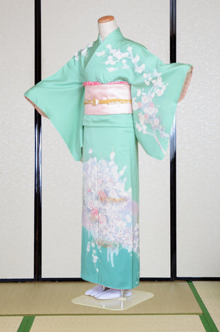 Japanese kimono. kimono for women. kimono female. houmongi kimono. tsukesage kimono.