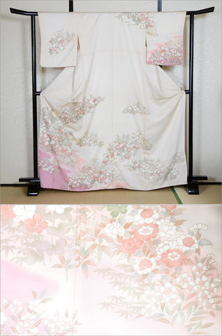 Japanese kimono. kimono for women. kimono female. houmongi kimono. tsukesage kimono.