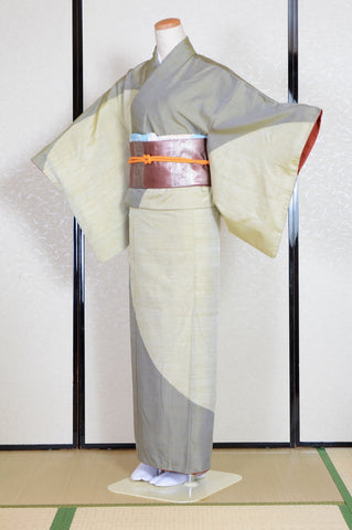 Japanese kimono. kimono for women. kimono female. houmongi kimono. tsukesage kimono.