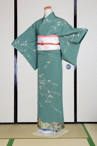 Japanese kimono. kimono for women. kimono female. houmongi kimono. tsukesage kimono.