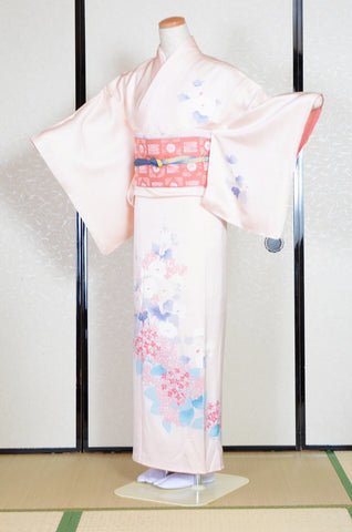 Japanese kimono. kimono for women. kimono female. houmongi kimono. tsukesage kimono.