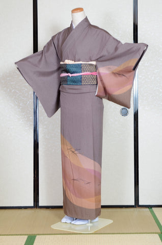 Japanese kimono. kimono for women. kimono female. houmongi kimono. tsukesage kimono.