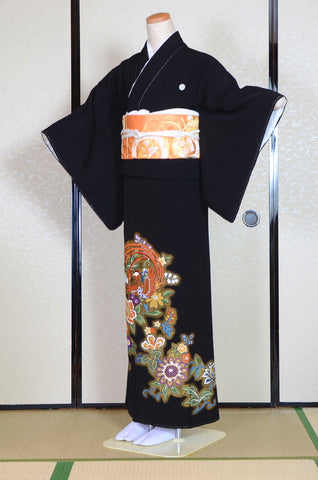 Japanese kimono. kimono for women. kimono female. black formal kimono. 