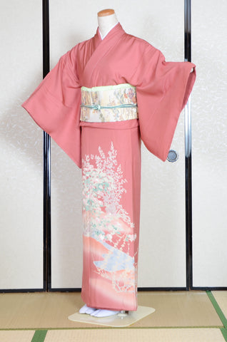 Japanese kimono. kimono for women. kimono female. houmongi kimono. tsukesage kimono.