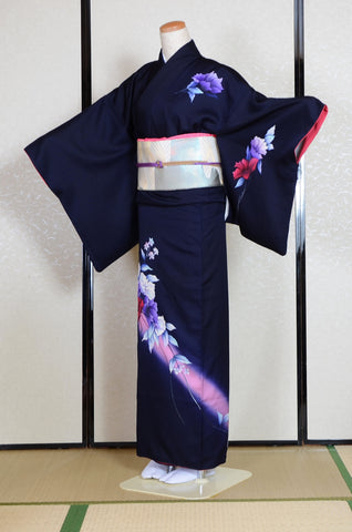 Japanese kimono. kimono for women. kimono female. houmongi kimono. tsukesage kimono.