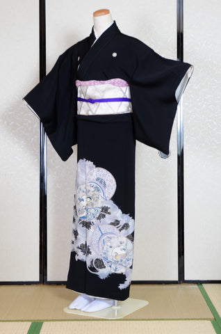 Japanese kimono. kimono for women. kimono female. black formal kimono. 