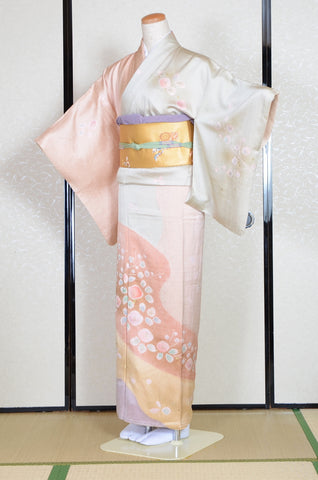 Japanese kimono. kimono for women. kimono female. houmongi kimono. tsukesage kimono.
